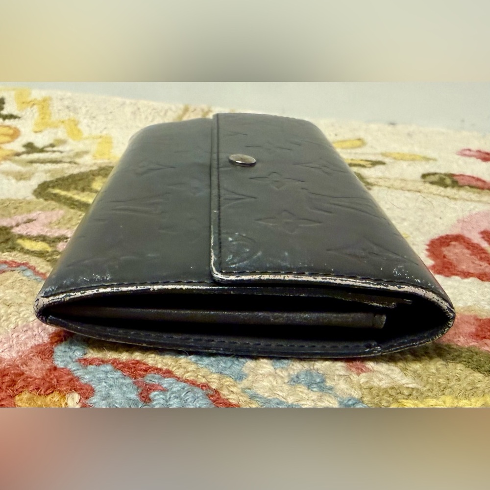 SOLD LOUIS VUITTON Metallic Monogram Vernis Sarah Long Bi-Fold Wallet - Picture 6 of 16